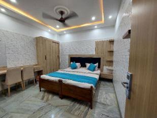Cozy guest room at Shrirathna Guest House
